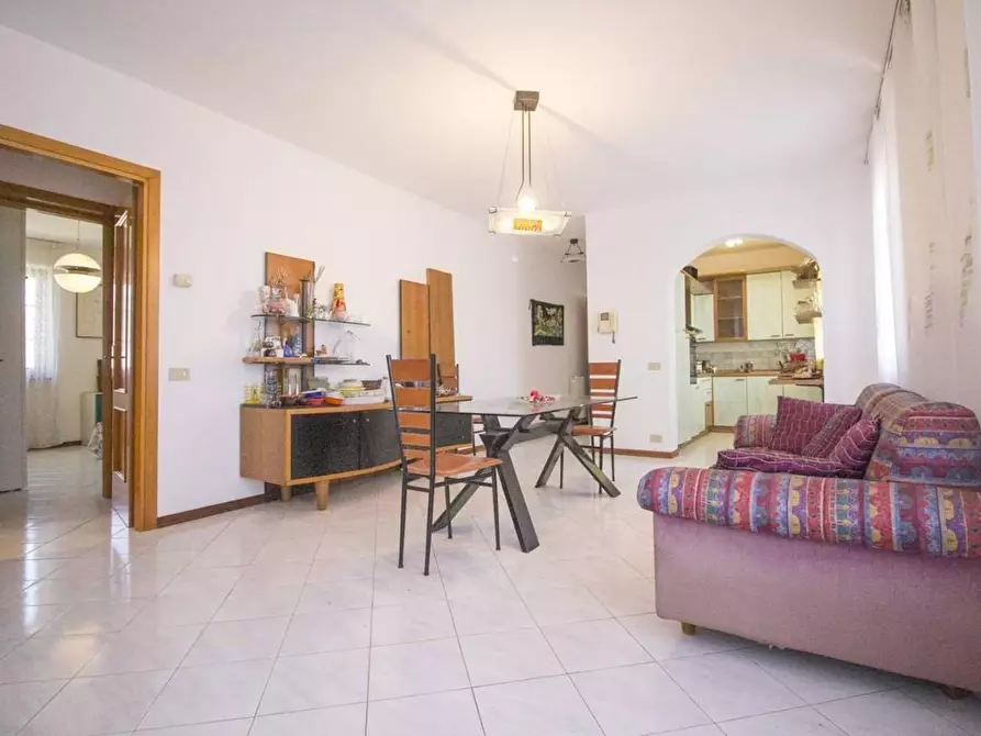 Immagine 1 di Appartamento in vendita  a Camaiore