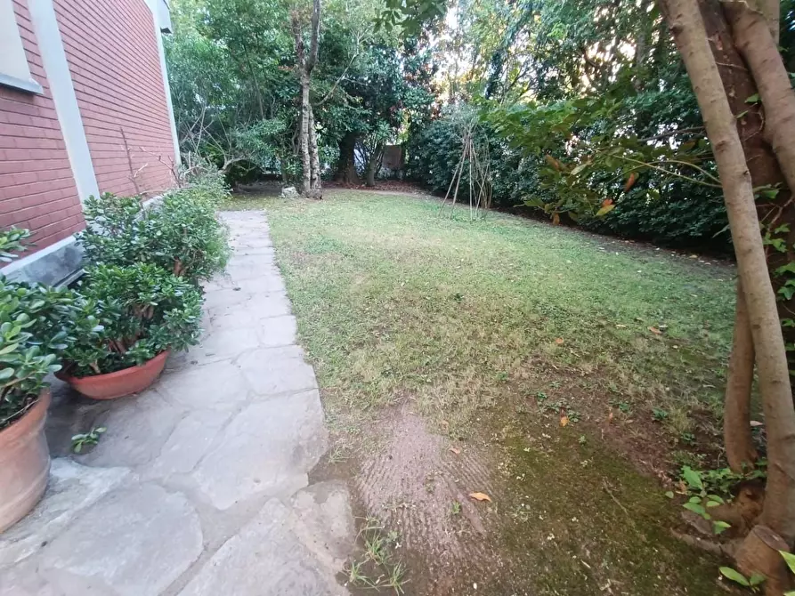 Immagine 1 di Appartamento in vendita  a Massa