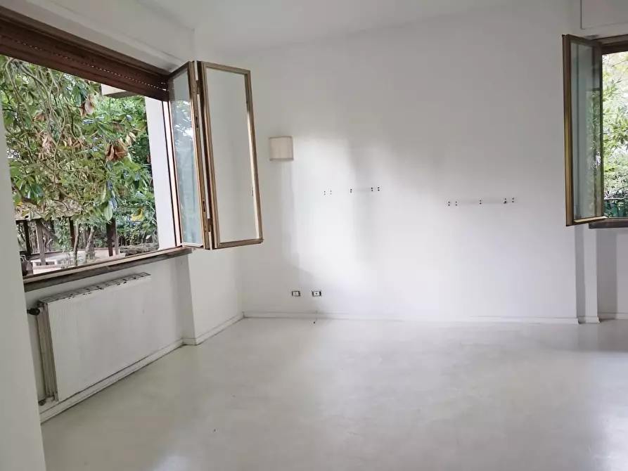 Immagine 6 di Appartamento in vendita  a Massa