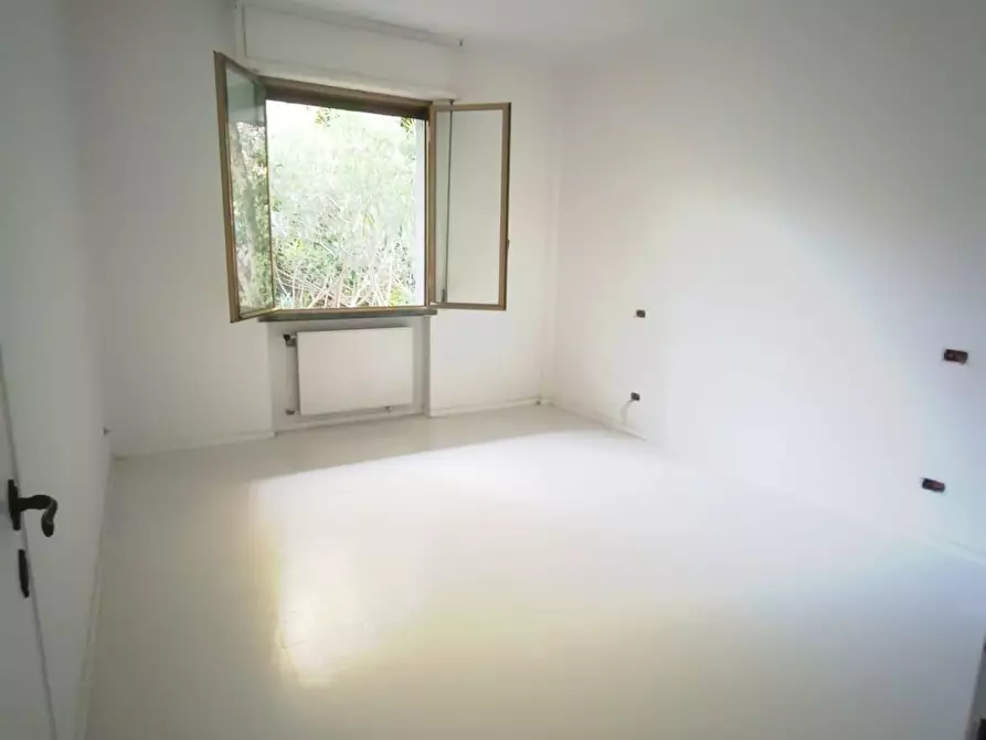 Immagine 9 di Appartamento in vendita  a Massa