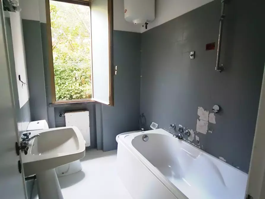 Immagine 10 di Appartamento in vendita  a Massa