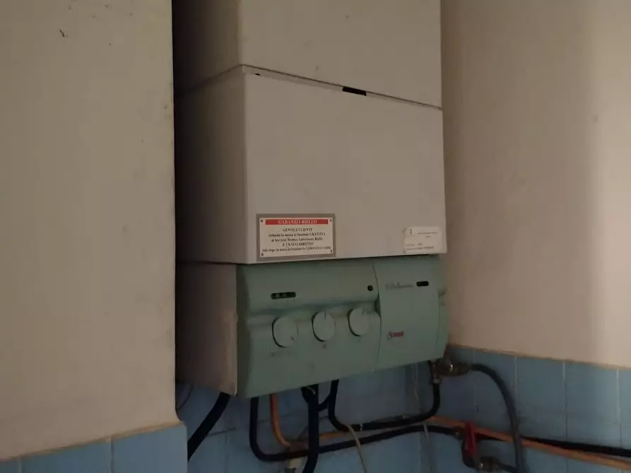 Immagine 8 di Appartamento in vendita  a Livorno