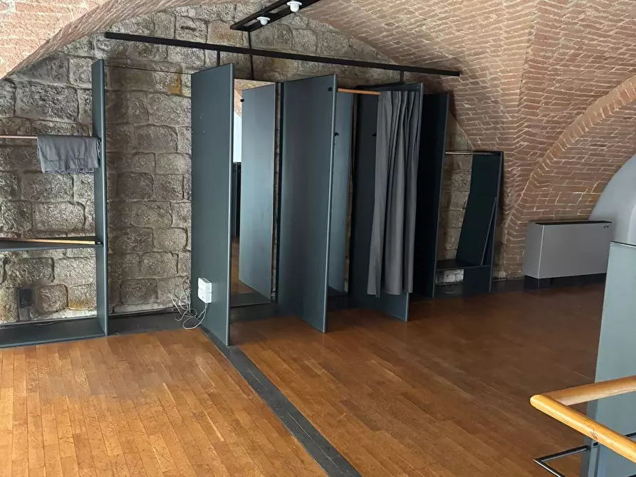 Immagine 6 di Locale commerciale in affitto  a Siena