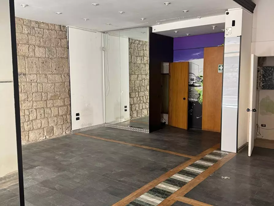 Immagine 4 di Locale commerciale in affitto  a Siena