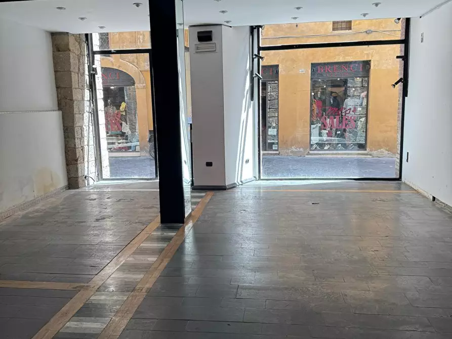 Immagine 5 di Locale commerciale in affitto  a Siena