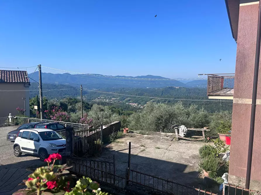 Immagine 9 di Casa semindipendente in vendita  a Fivizzano