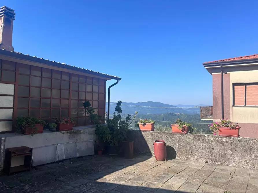 Immagine 1 di Casa semindipendente in vendita  a Fivizzano