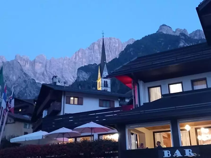 Immagine 13 di Locale commerciale in vendita  a Carrara