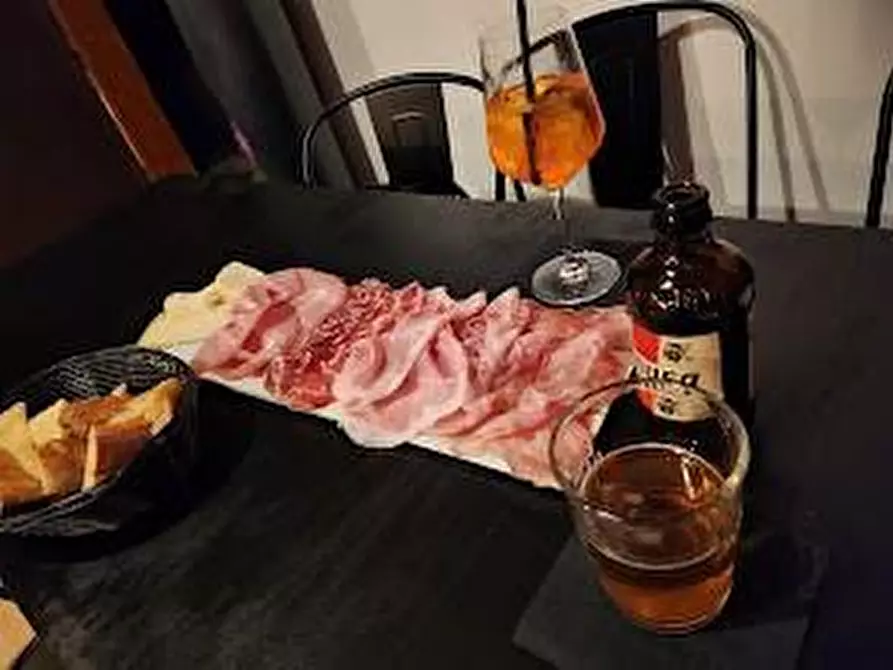 Immagine 6 di Bar / Ristorante in vendita  a Carrara