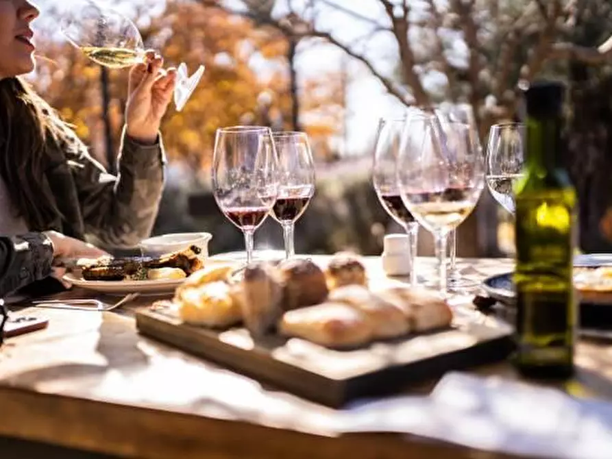 Immagine 5 di Bar / Ristorante in vendita  a Carrara