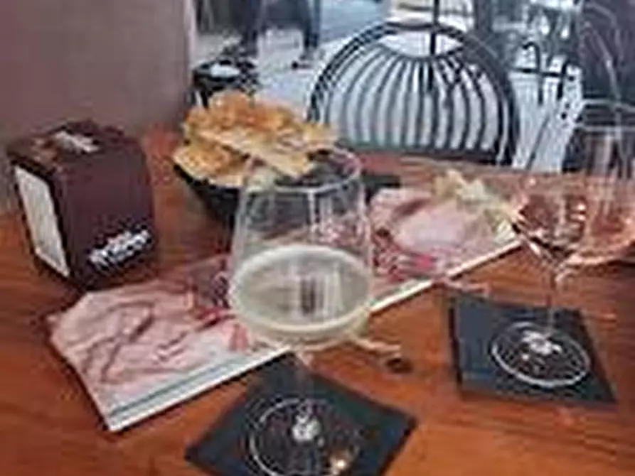 Immagine 4 di Bar / Ristorante in vendita  a Carrara