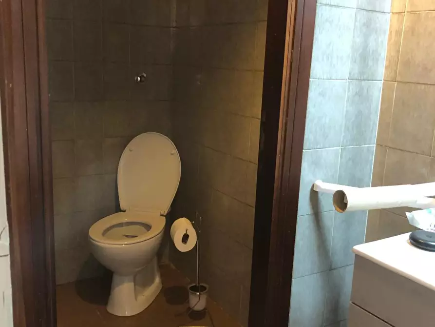 Immagine 6 di Locale commerciale in affitto  a Poggibonsi