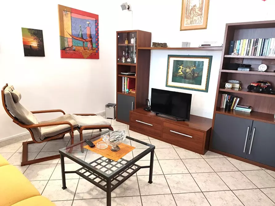 Immagine 2 di Appartamento in vendita  a Massa