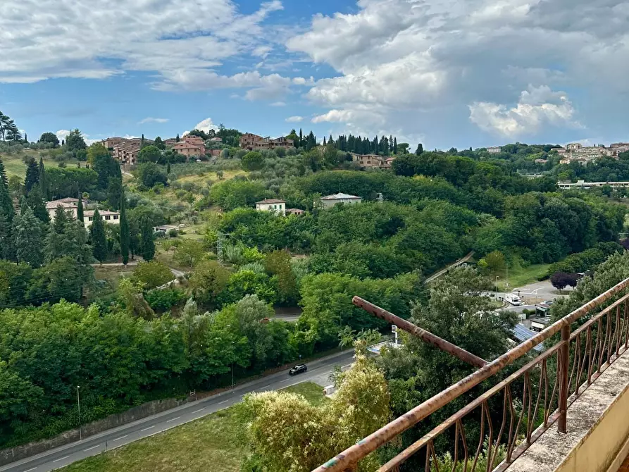 Immagine 30 di Appartamento in vendita  a Siena