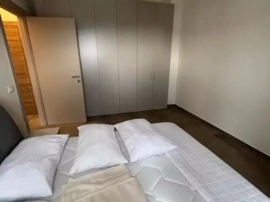 Immagine 8 di Appartamento in affitto  a Carrara