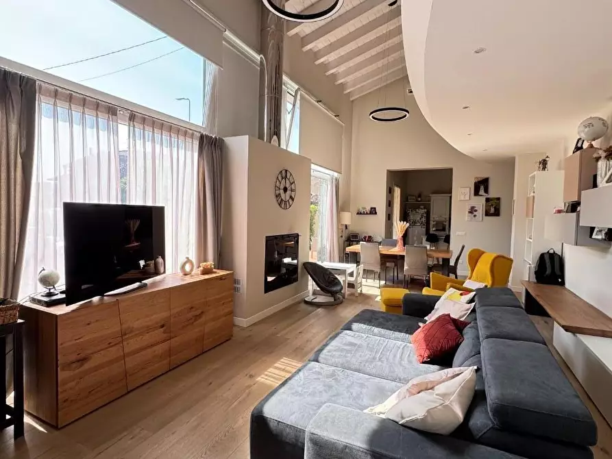 Immagine 1 di Casa bifamiliare in vendita  a Altopascio