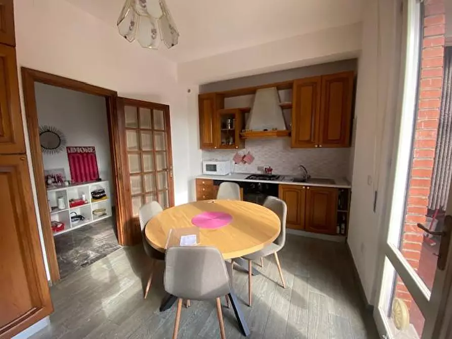 Immagine 4 di Appartamento in vendita  a Lucca