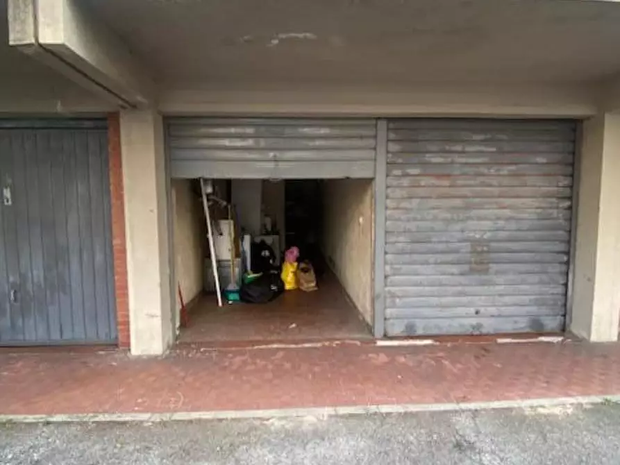 Immagine 20 di Appartamento in vendita  a Lucca