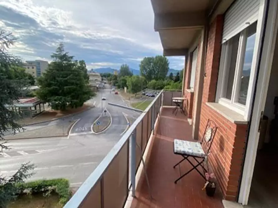 Immagine 5 di Appartamento in vendita  a Lucca