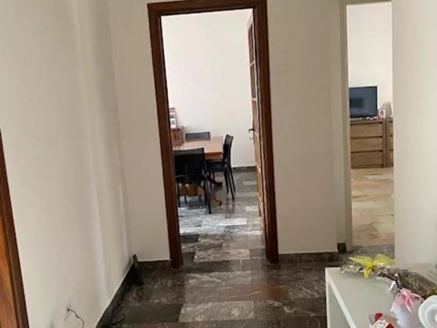 Immagine 2 di Appartamento in vendita  a Lucca