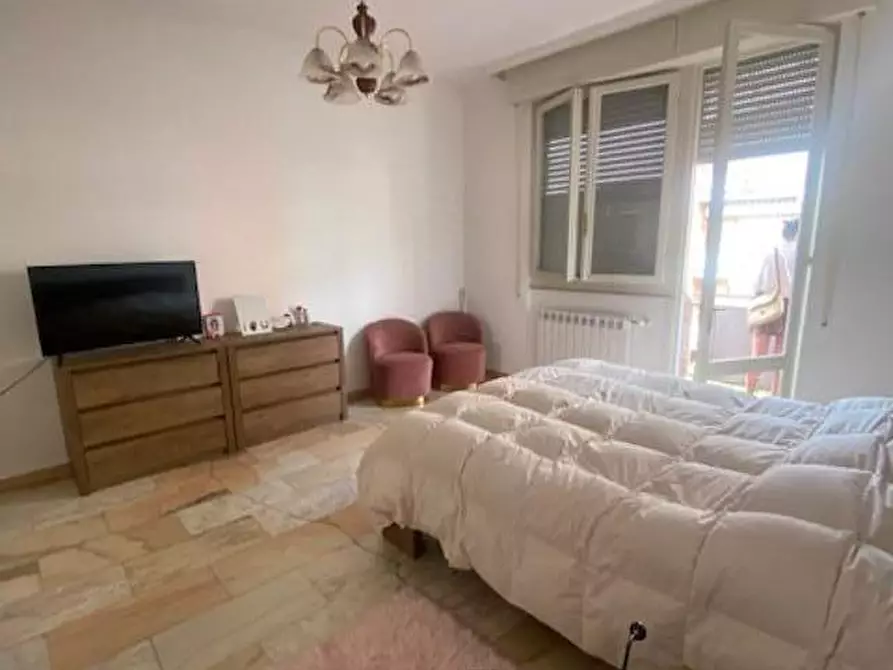 Immagine 12 di Appartamento in vendita  a Lucca