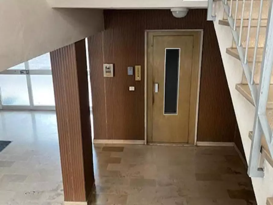 Immagine 16 di Appartamento in vendita  a Lucca