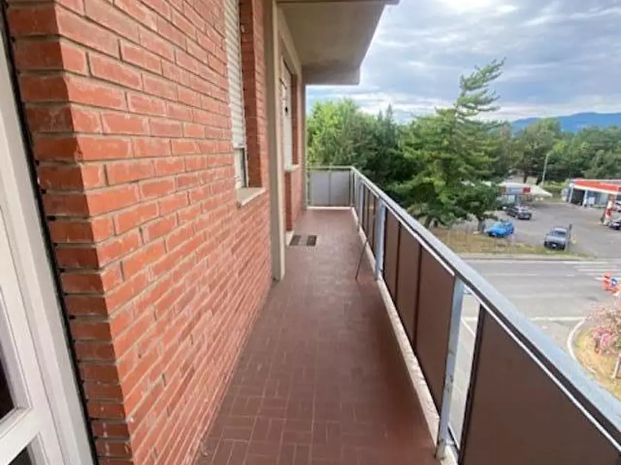 Immagine 11 di Appartamento in vendita  a Lucca