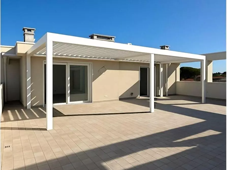 Immagine 14 di Mansarda in vendita  a Massa