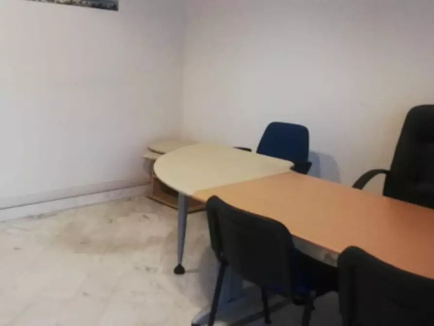 Immagine 3 di Locale commerciale in vendita  a Carrara