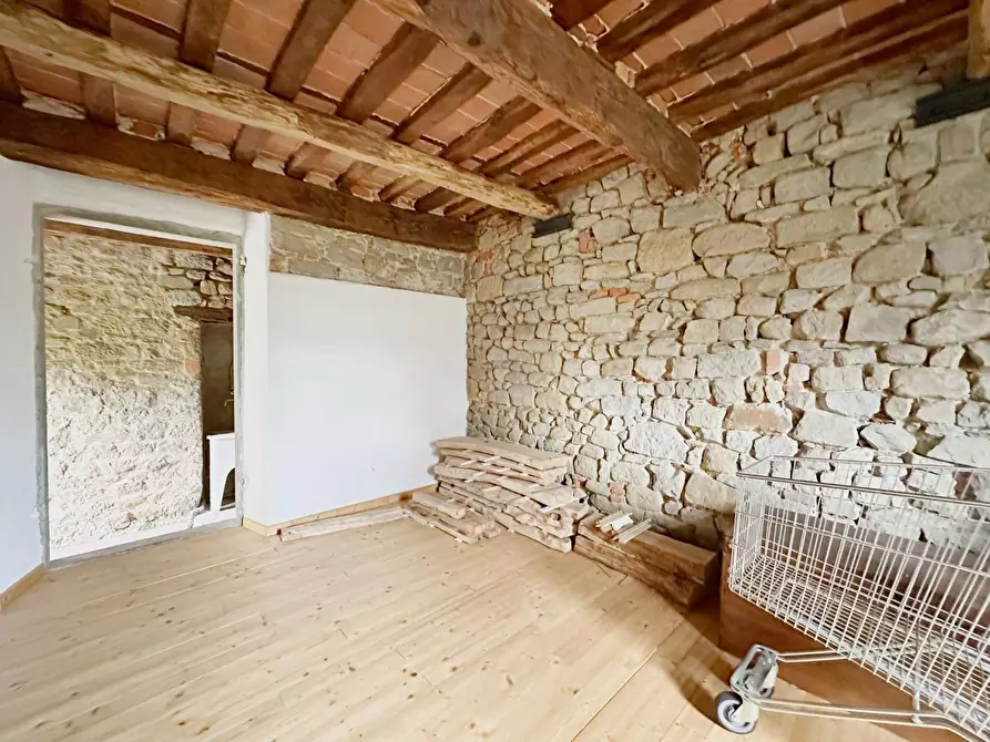 Immagine 18 di Appartamento in vendita  a Massa E Cozzile