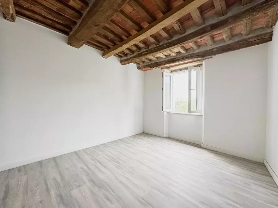 Immagine 13 di Appartamento in vendita  a Massa E Cozzile