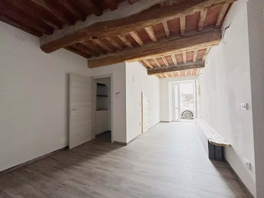 Immagine 5 di Appartamento in vendita  a Massa E Cozzile