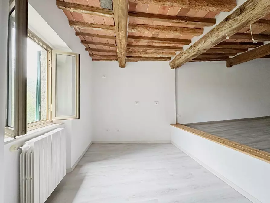 Immagine 3 di Appartamento in vendita  a Massa E Cozzile