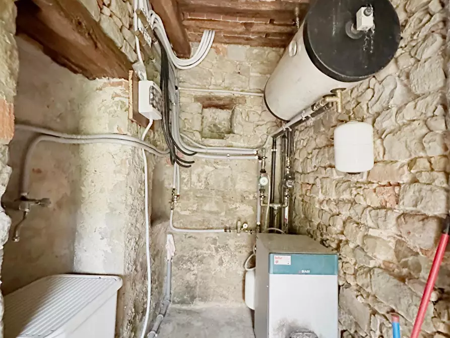 Immagine 19 di Appartamento in vendita  a Massa E Cozzile