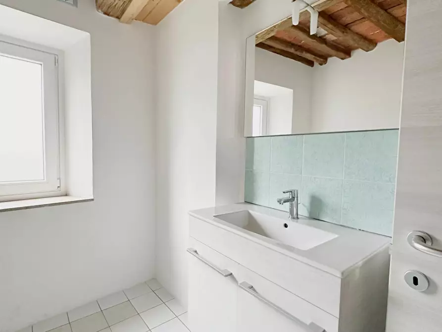 Immagine 14 di Appartamento in vendita  a Massa E Cozzile