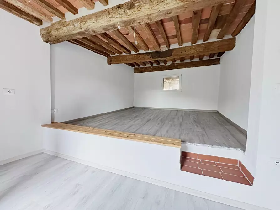 Immagine 4 di Appartamento in vendita  a Massa E Cozzile