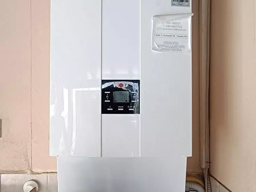 Immagine 13 di Casa indipendente in vendita  a Vecchiano