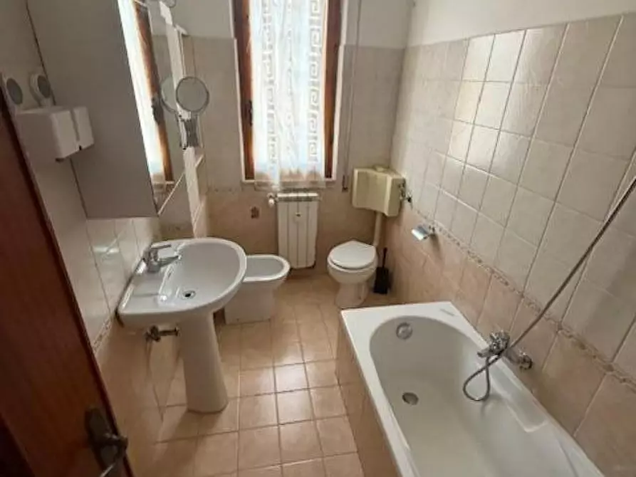 Immagine 9 di Appartamento in vendita  a Carrara