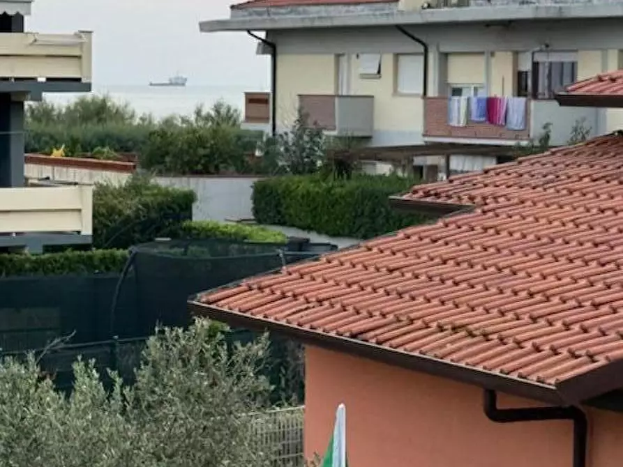 Immagine 2 di Appartamento in vendita  a Carrara