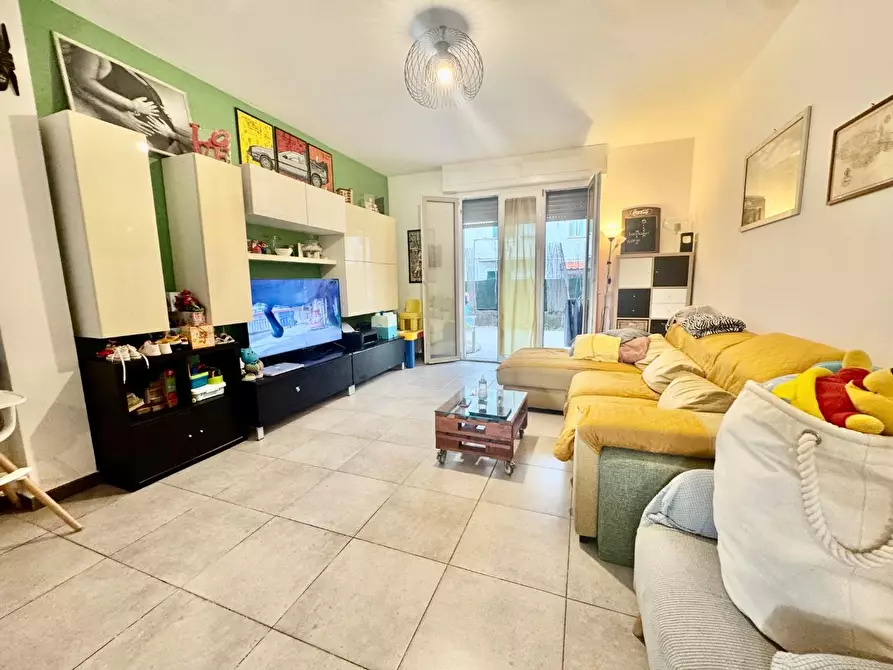 Immagine 2 di Appartamento in vendita  a Massa