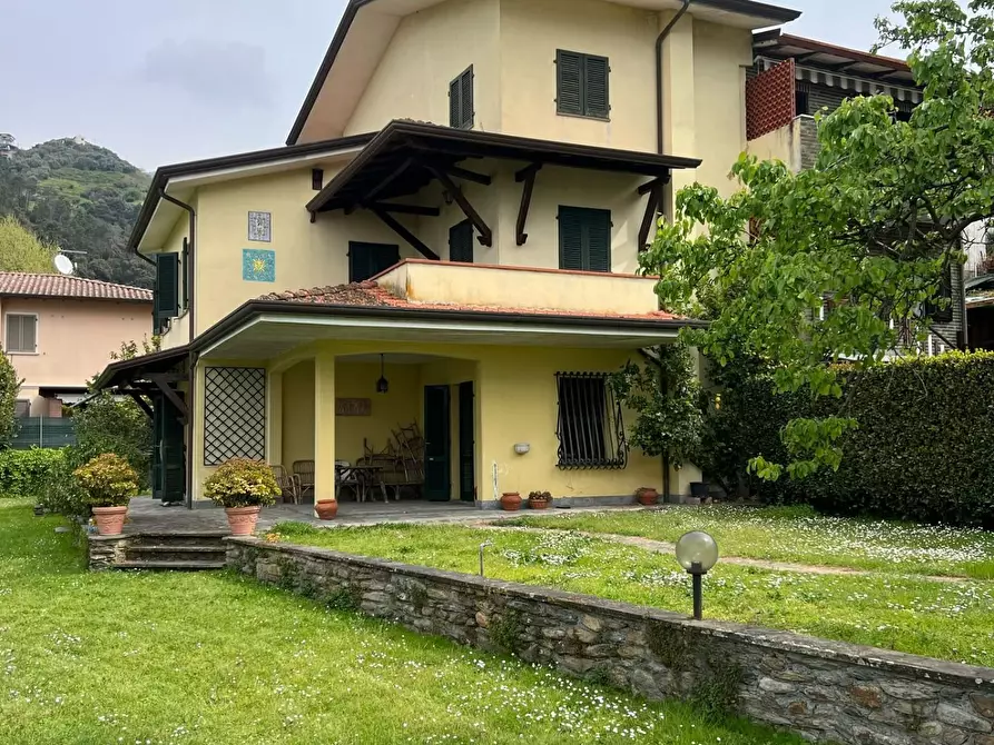 Immagine 4 di Casa bifamiliare in vendita  a Montignoso