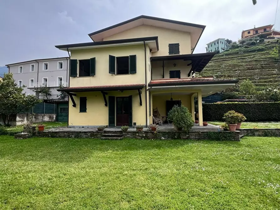 Immagine 2 di Casa bifamiliare in vendita  a Montignoso