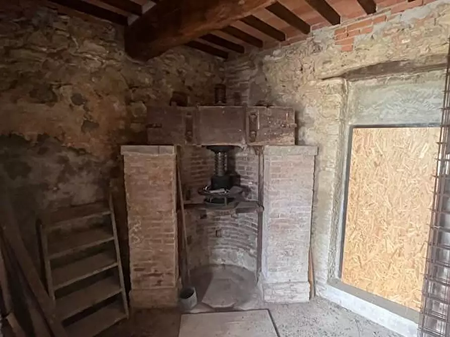 Immagine 36 di Casa colonica in vendita  a Chianni