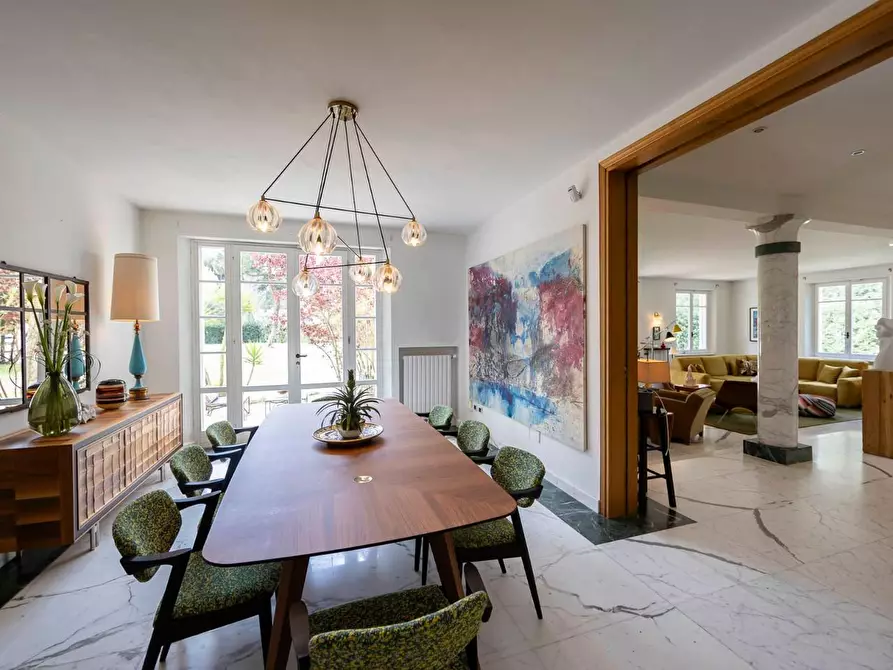 Immagine 20 di Villa in vendita  a Massa