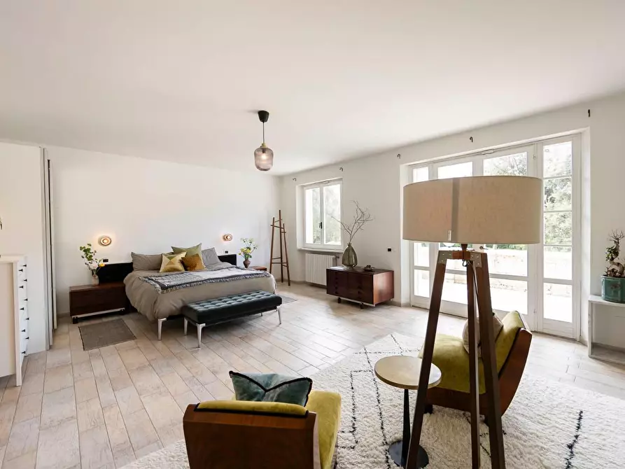 Immagine 30 di Villa in vendita  a Massa