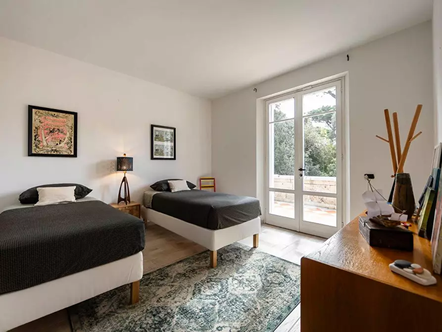 Immagine 37 di Villa in vendita  a Massa