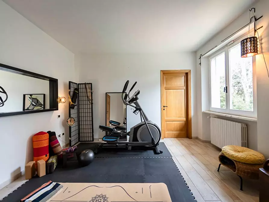 Immagine 39 di Villa in vendita  a Massa