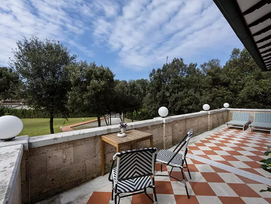 Immagine 33 di Villa in vendita  a Massa