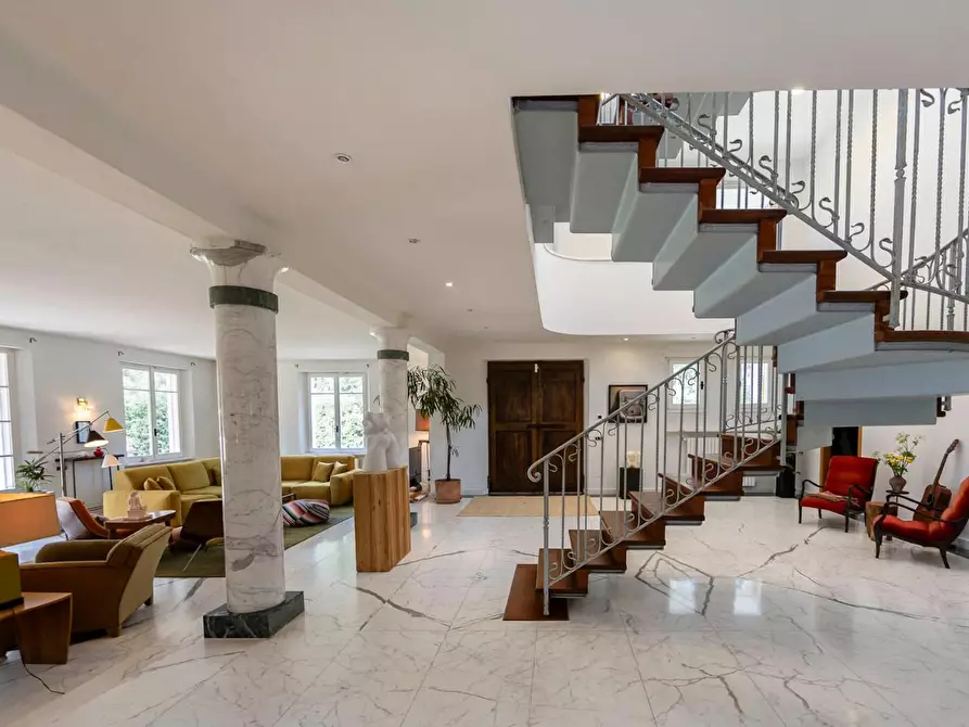 Immagine 14 di Villa in vendita  a Massa