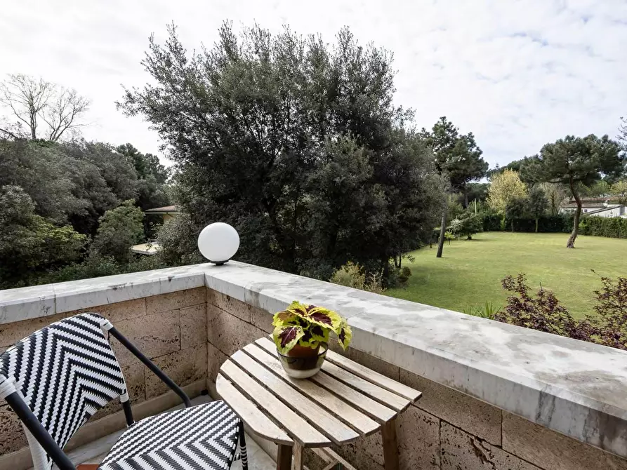 Immagine 36 di Villa in vendita  a Massa